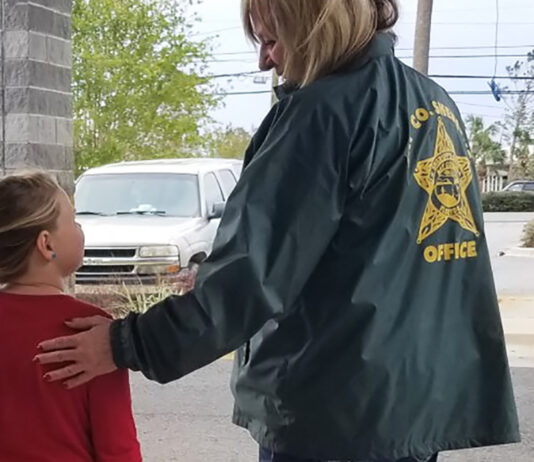 Bay Sheriff W Child