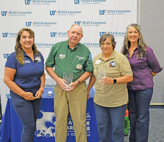 Ufifas Extension Bay County Master Gardener Volunteers Steve Bates And Janet Psikogios Honored For 25 Years Of Service