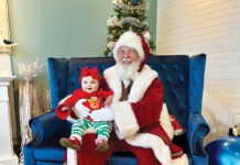 Pier Park Santa Set Wit Customer (baby Laughing)