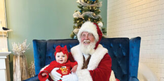 Pier Park Santa Set Wit Customer (baby Laughing)