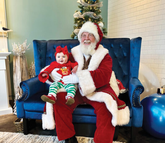 Pier Park Santa Set Wit Customer (baby Laughing)